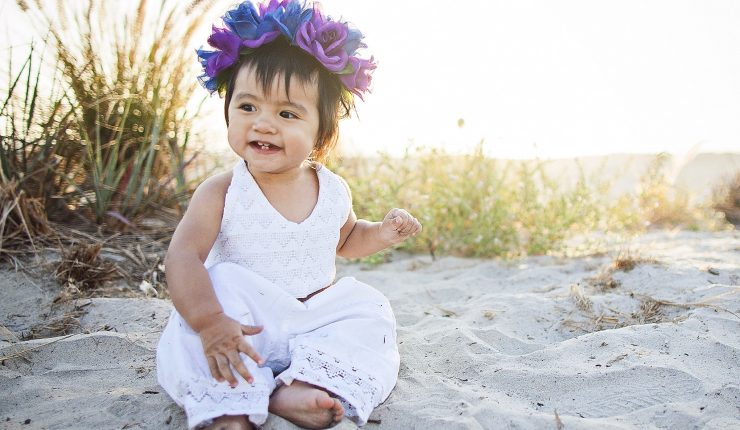 happy-little-londyn-in-her-white-beach-outfit-and-purple-flower-crown_t20_o1VEje